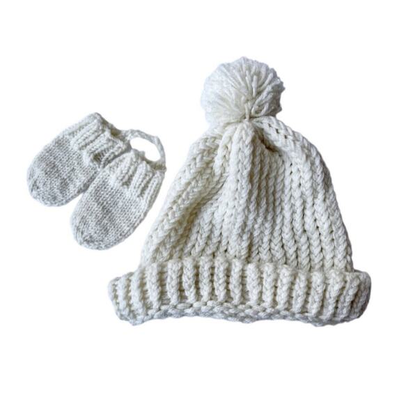 Handmade Knit Hat And Mittens Set - Picture 1 of 9